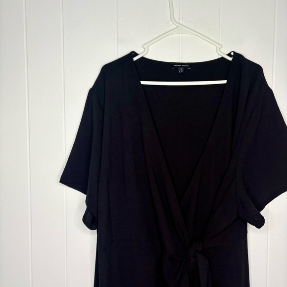 Universal Standard Twilight Crinkle Crepe Wrap Dress – Black Plus Size Size 4XL - Picture 4 of 7